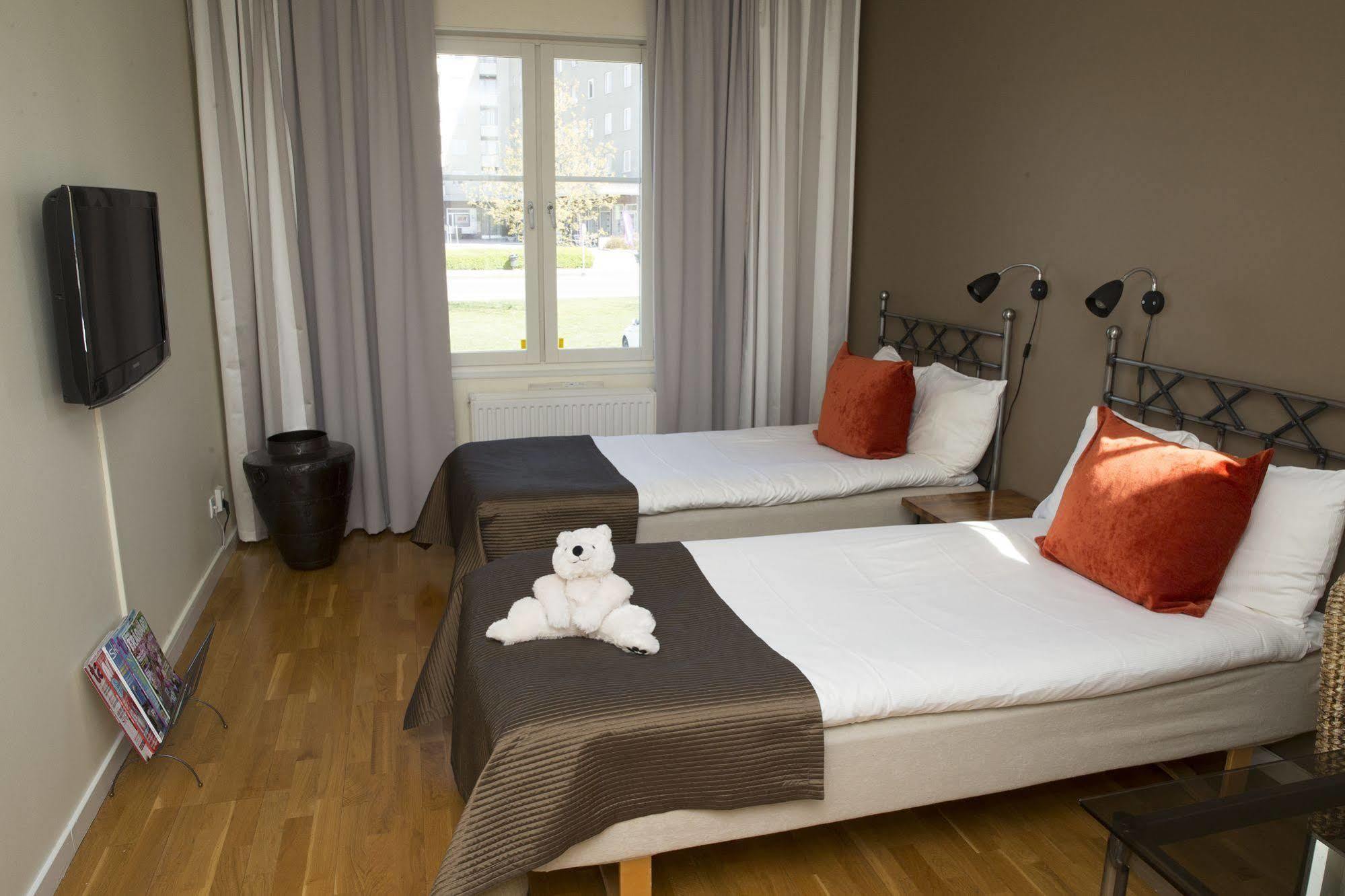 Maude'S Hotel Enskede Стокхолм Екстериор снимка